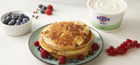 Berries & Chocolate Pancakes